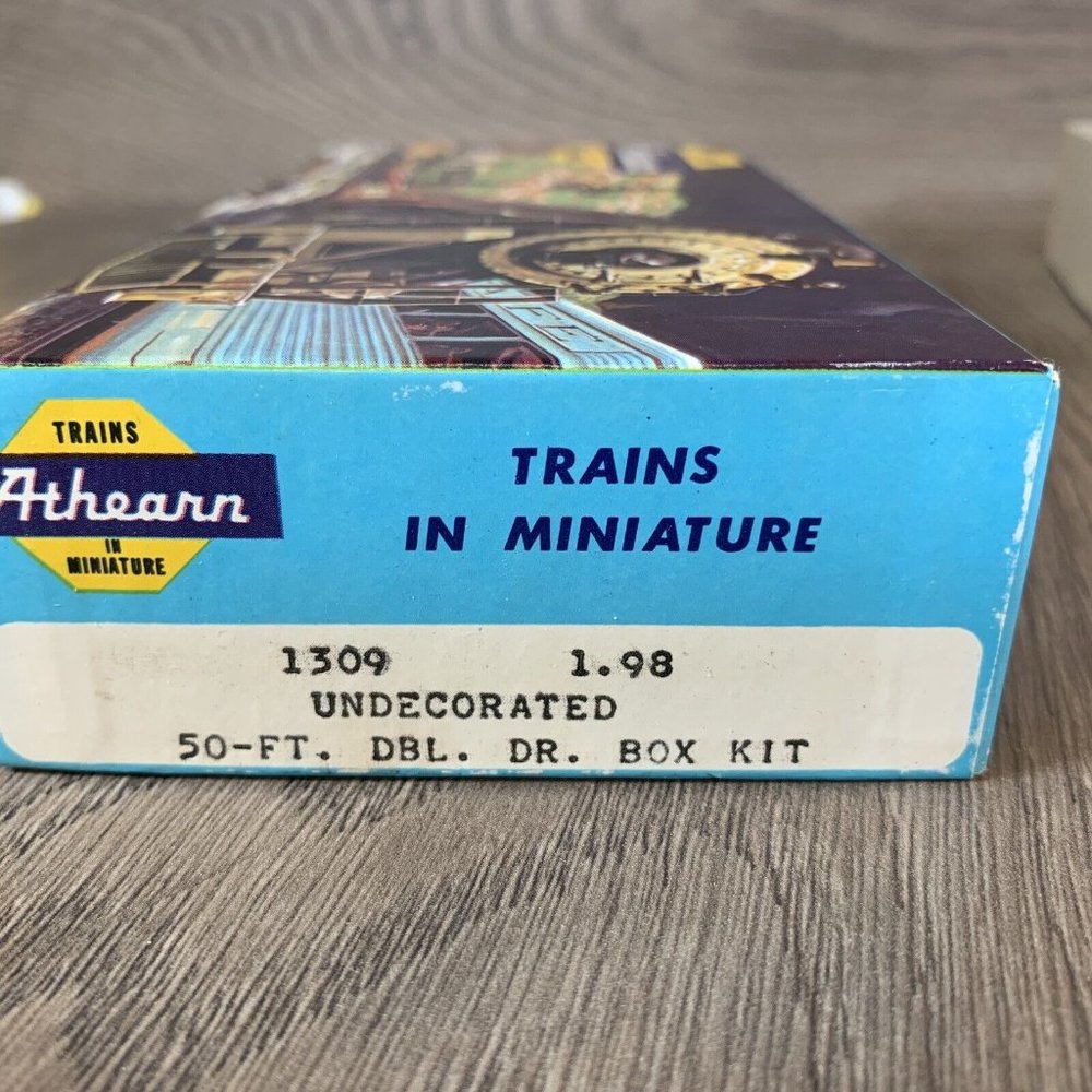 Athearn 1309 - 50' 4 Door Box Car, Black, Undecorated, BNOS HO Scale - Picture 2 of 3